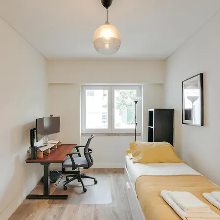 Hostwise - Flat W/ Balcony & Workspace Lisboa