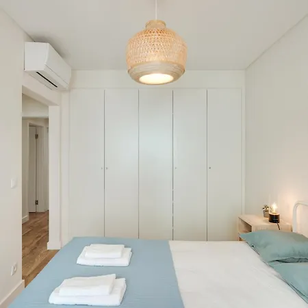Hostwise - Flat W/ Balcony & Workspace Apartment Lisbon