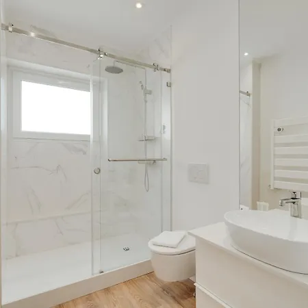 Flat W/ Balcony & Workspace By Hostwise Appartement *