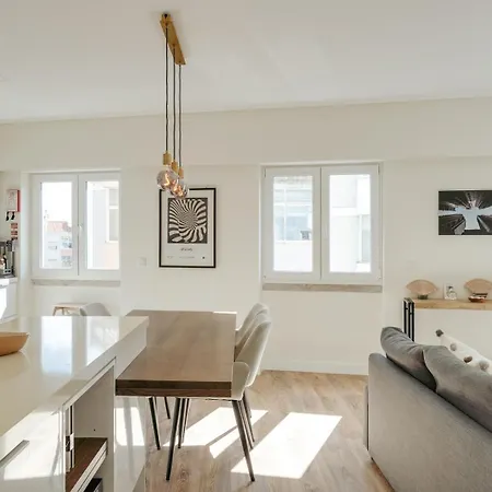 Flat W/ Balcony & Workspace By Hostwise 리스본
