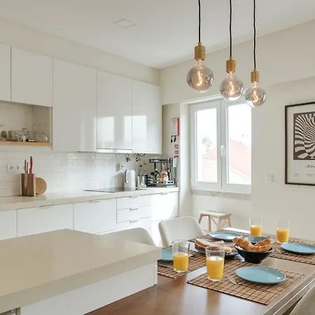 Hostwise - Flat W/ Balcony & Workspace Apartment Lisbon