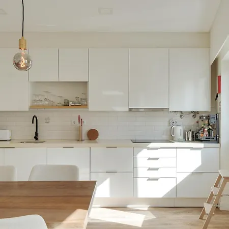 Hostwise - Flat W/ Balcony & Workspace Apartment Lisbon