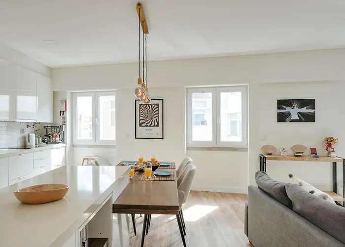 Flat W/ Balcony & Workspace By Hostwise Apartment *