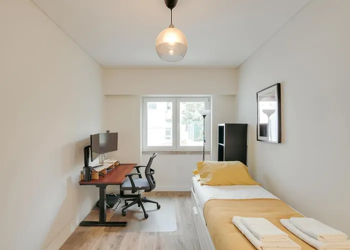Flat W/ Balcony & Workspace By Hostwise Lisbon