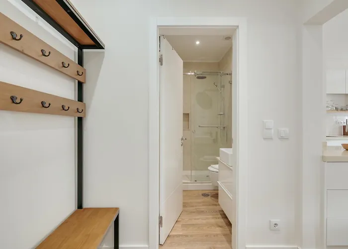 Flat W/ Balcony & Workspace By Hostwise Apartment *