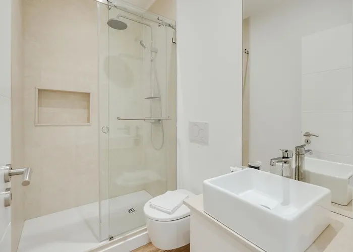 Flat W/ Balcony & Workspace By Hostwise Apartment *