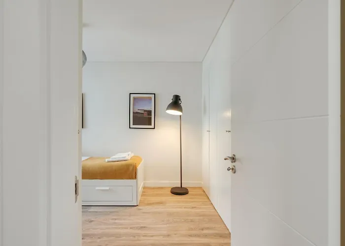 Apartment Flat W/ Balcony & Workspace By Hostwise Lisbon