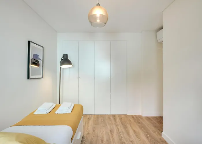 Flat W/ Balcony & Workspace By Hostwise Apartment *