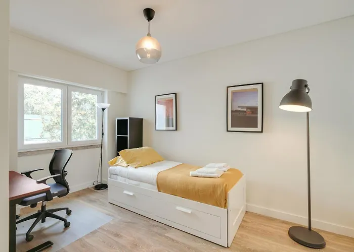 Flat W/ Balcony & Workspace By Hostwise Apartment