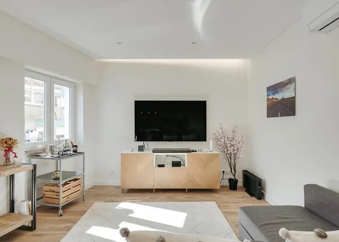 Flat W/ Balcony & Workspace By Hostwise Apartment *