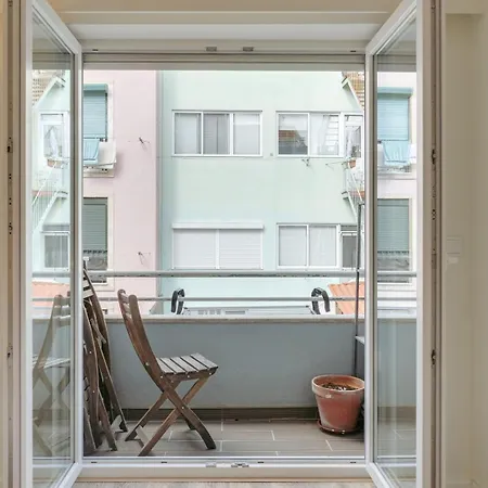 Flat W/ Balcony & Workspace By Hostwise * 리스본